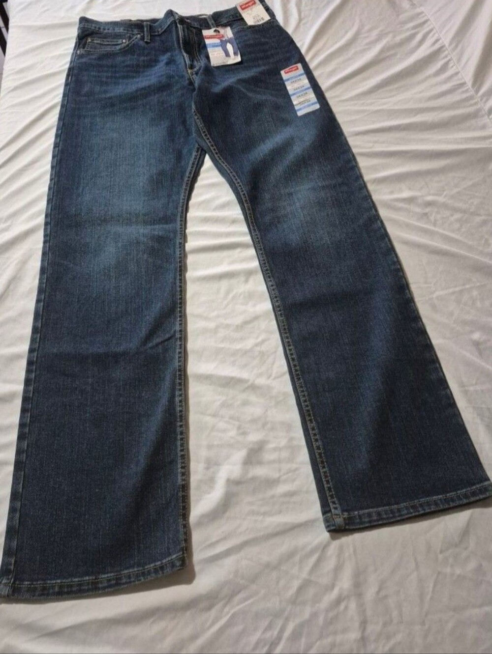 WRANGLER MENS STRAIGHT FIT JEANS SIZE 34X34. NEW.